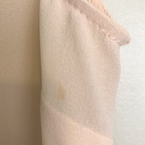 Sleeveless Cream And Black Blouse - Picture 3 of 3